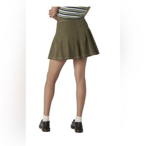 Dickies Women's Military Green Twill Pleated short Skirt size 30/Medium new